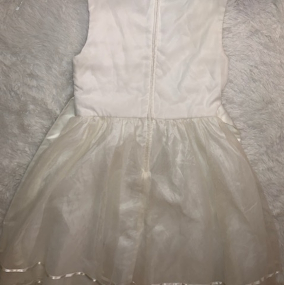 Girls sz 12 off-white dress w/ pearl accent - Picture 2 of 8